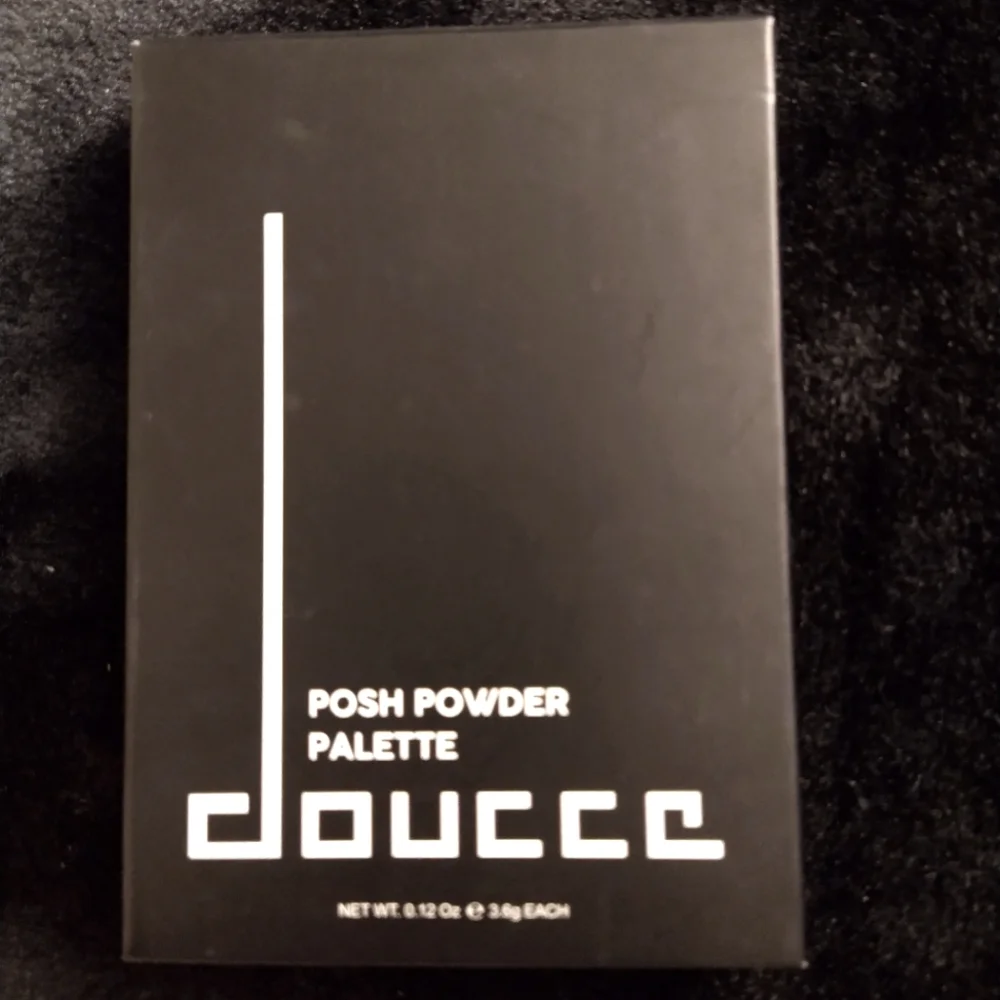 Doucce’s Exclusive Posh Powder Face Palette - Picture 1 of 5